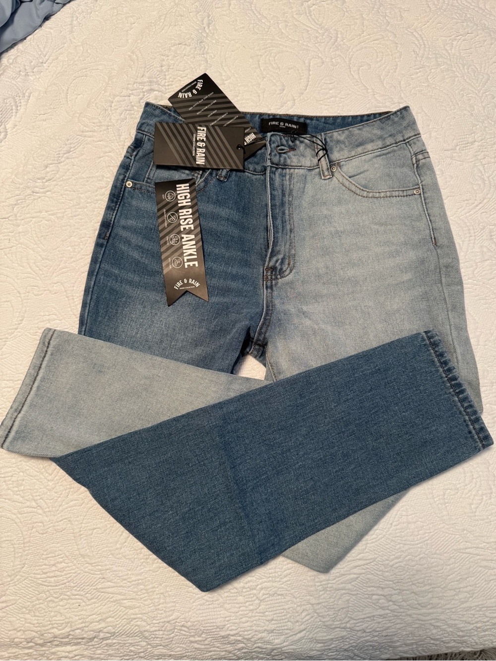 Two-Tone High-Rise Ankle Jeans in Blue